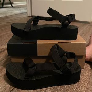 Black Flatform Universal Teva Sandals